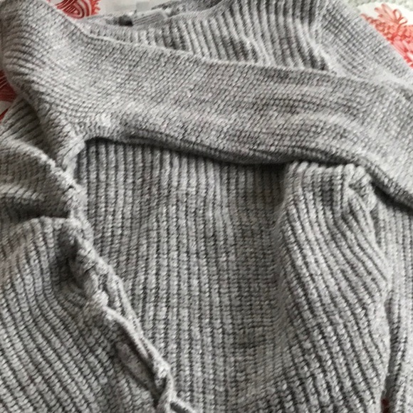 Long sleeve sweater with cross sides - Picture 1 of 5